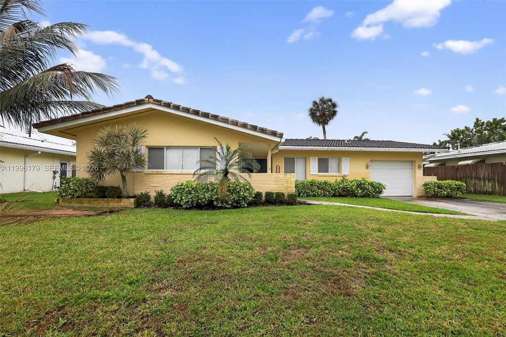 Photo of 1104 SW 12th St, Boca Raton, FL 33486 (MLS # A11996179)