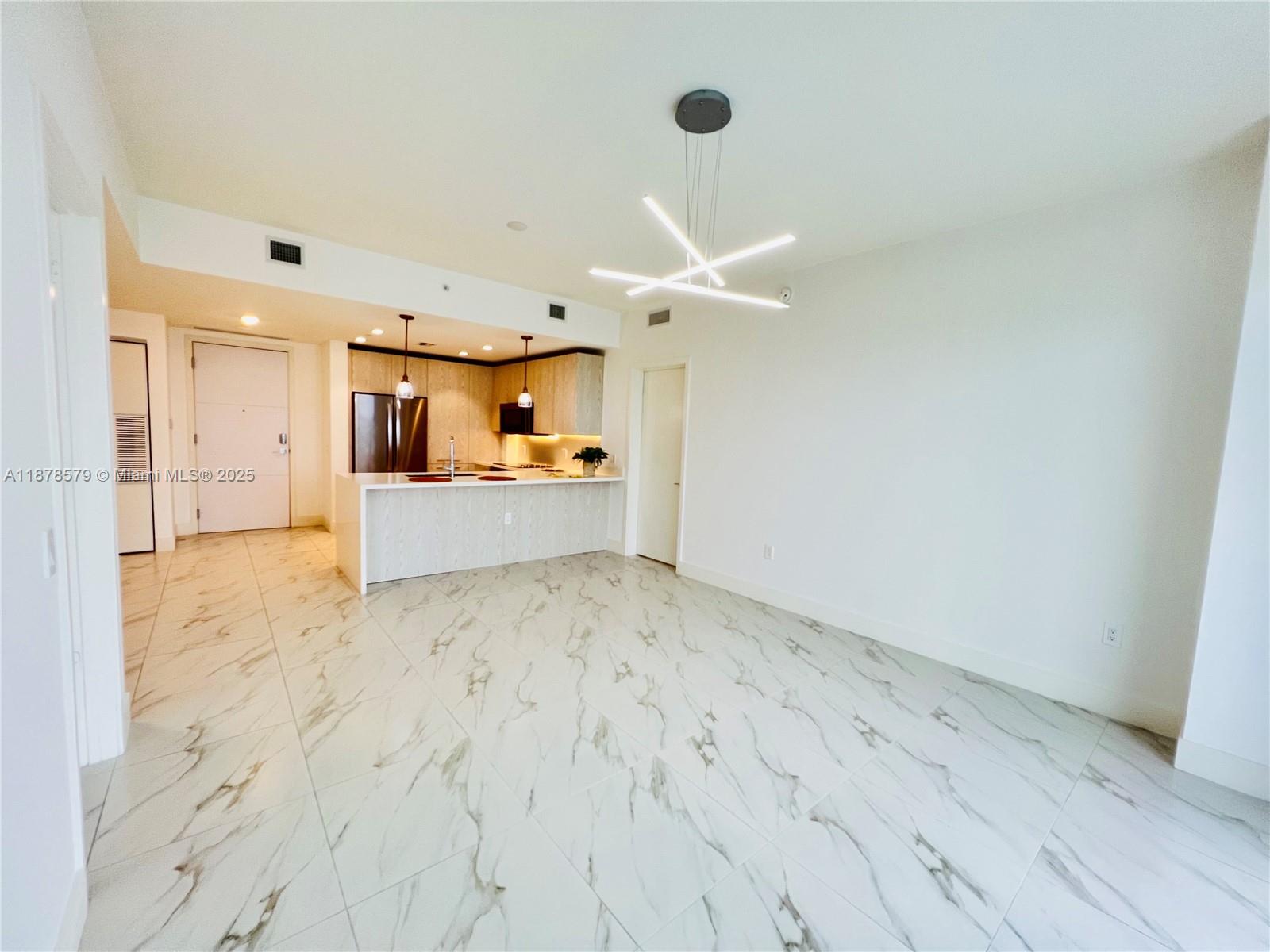 METROPICA NORTH TOWER ONE - Residential