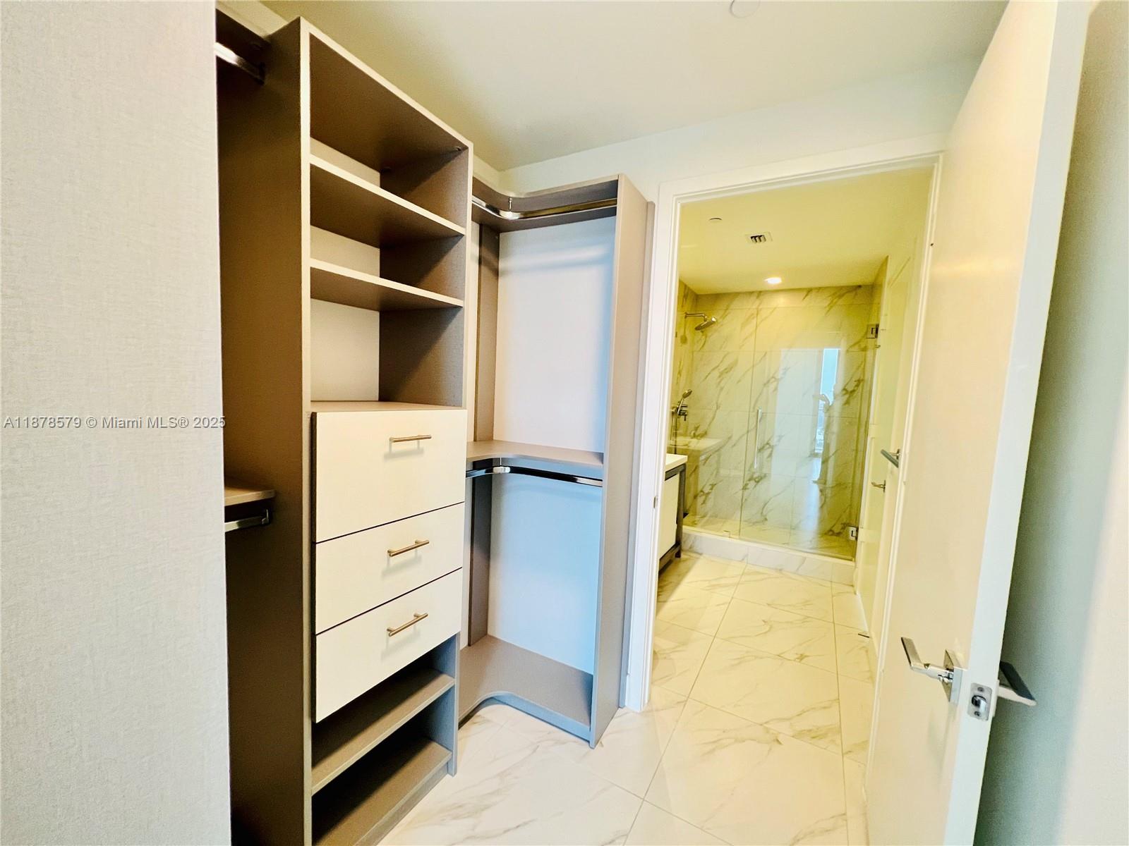 METROPICA NORTH TOWER ONE - Residential