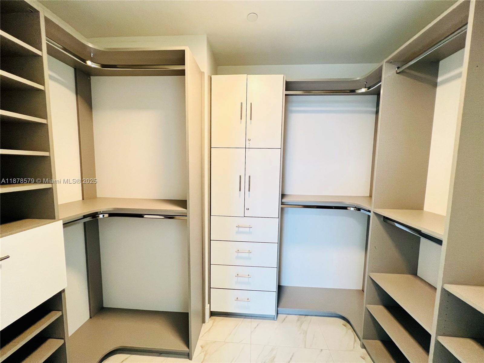 METROPICA NORTH TOWER ONE - Residential