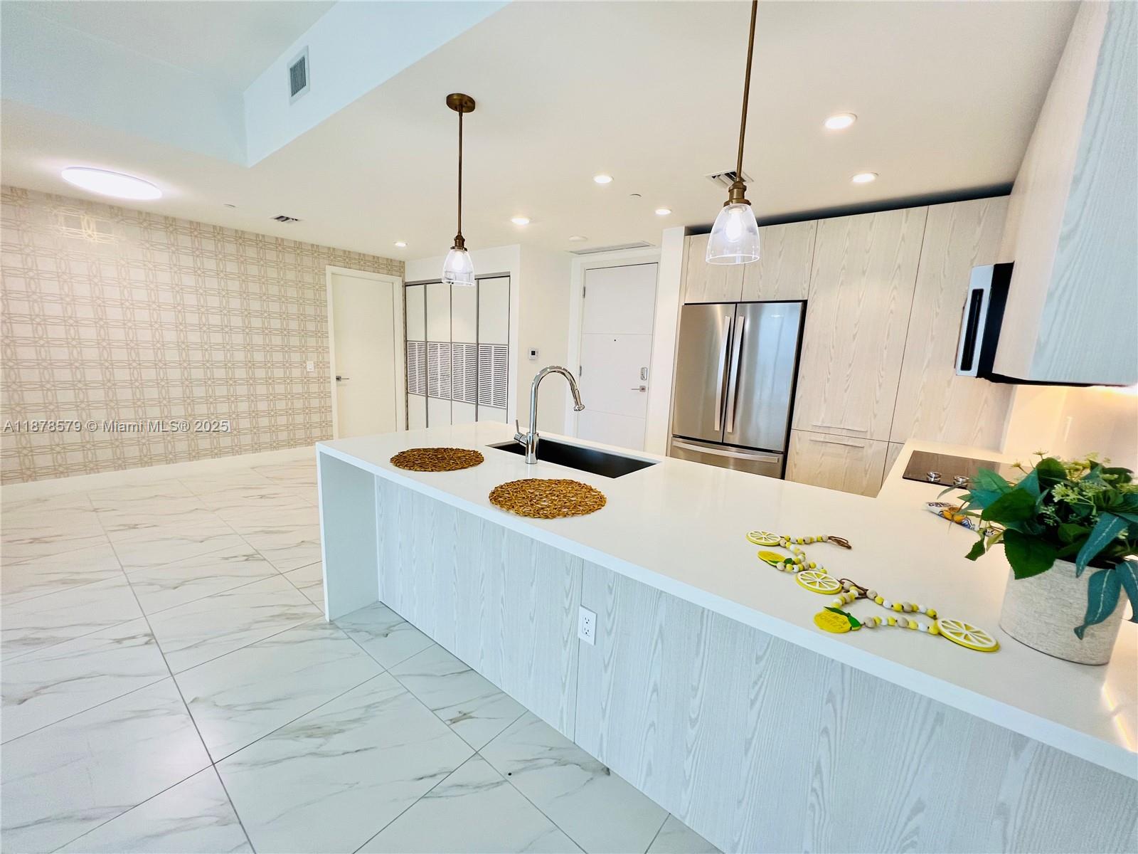 METROPICA NORTH TOWER ONE - Residential