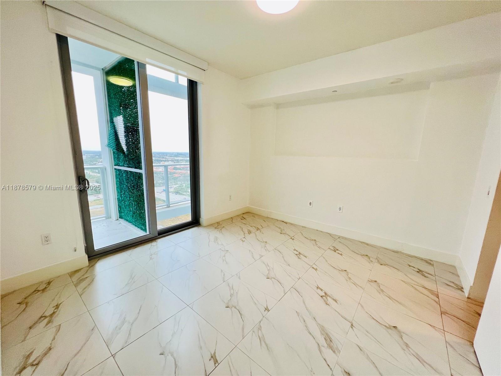 METROPICA NORTH TOWER ONE - Residential