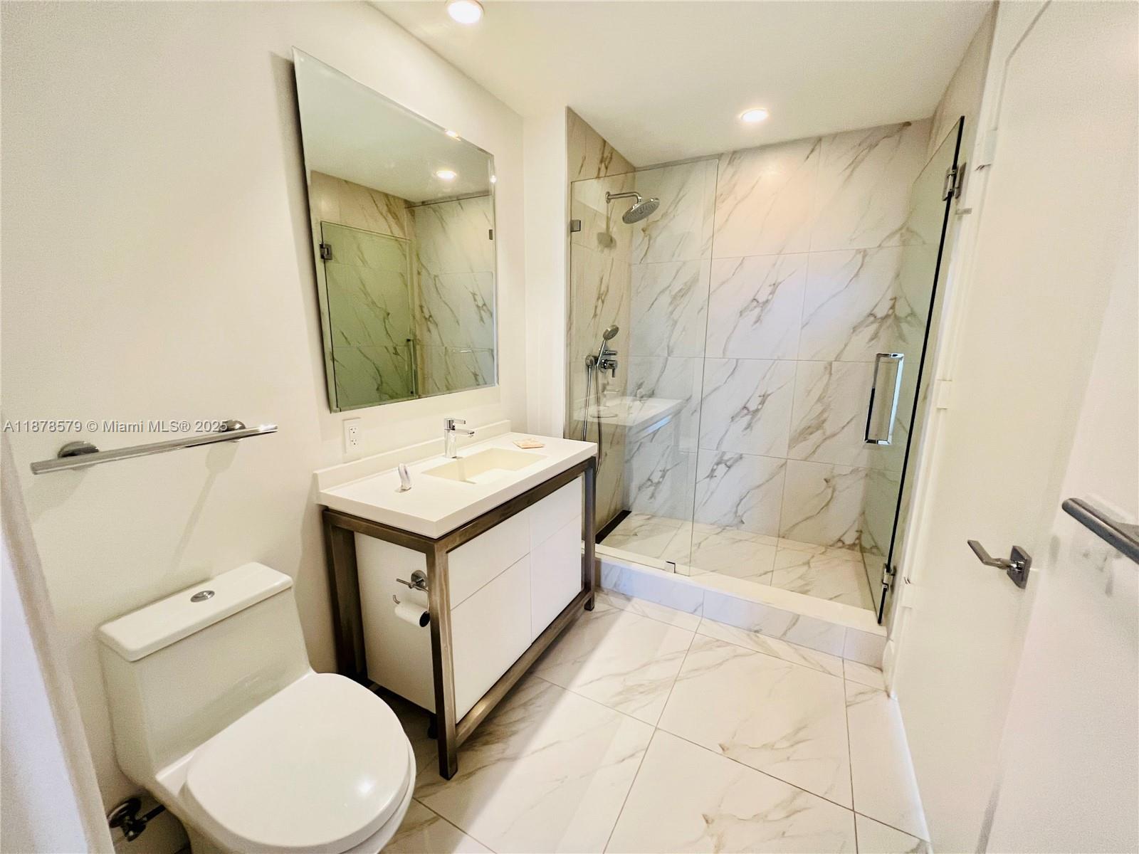 METROPICA NORTH TOWER ONE - Residential