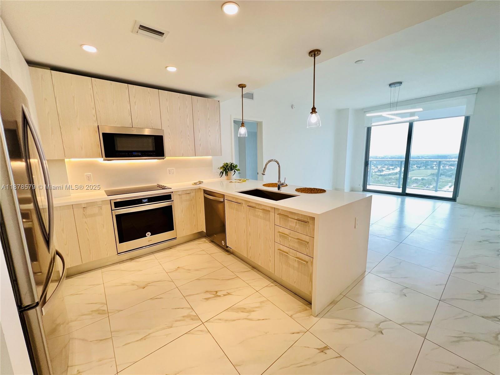 METROPICA NORTH TOWER ONE - Residential