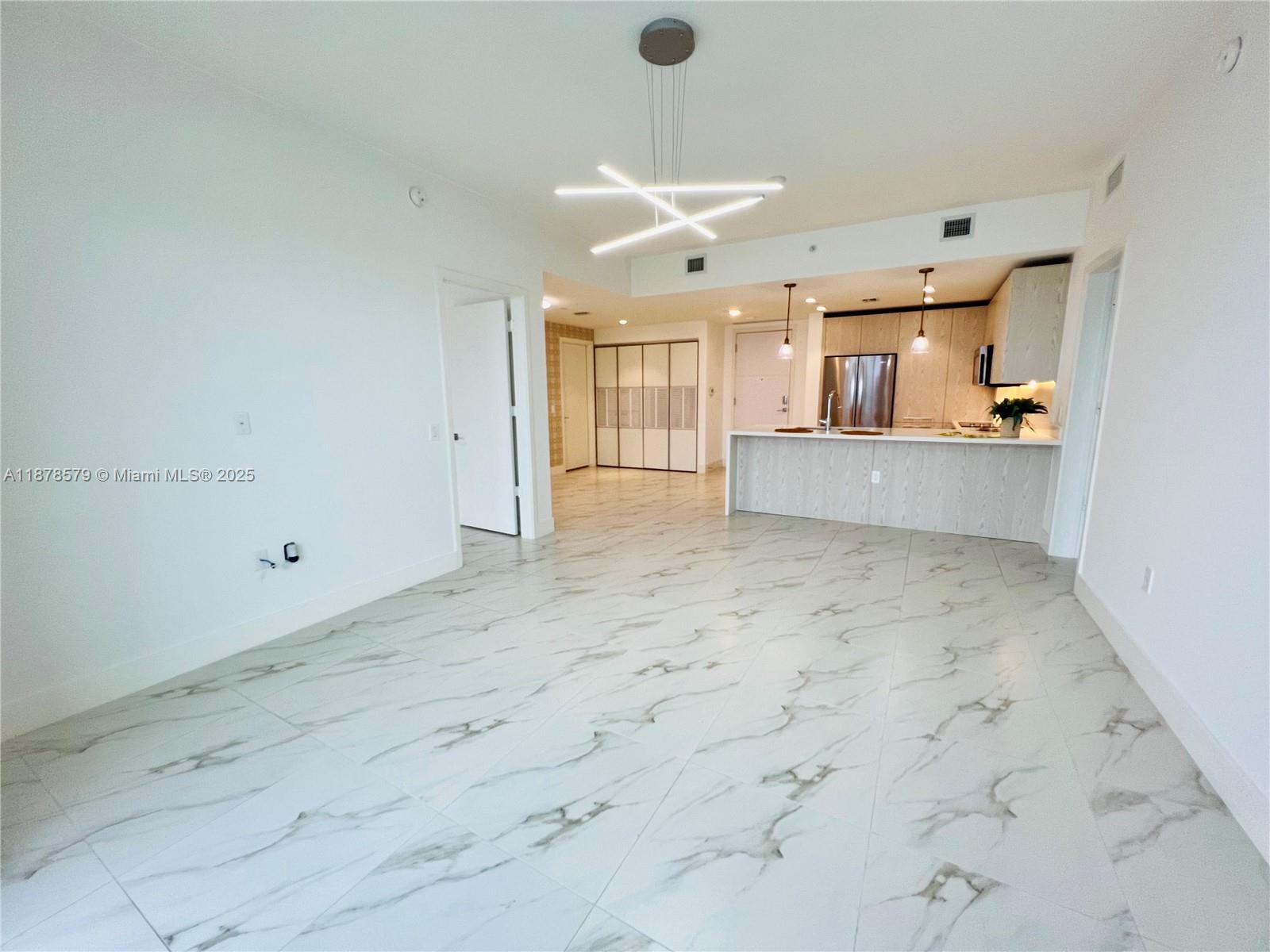 METROPICA NORTH TOWER ONE - Residential