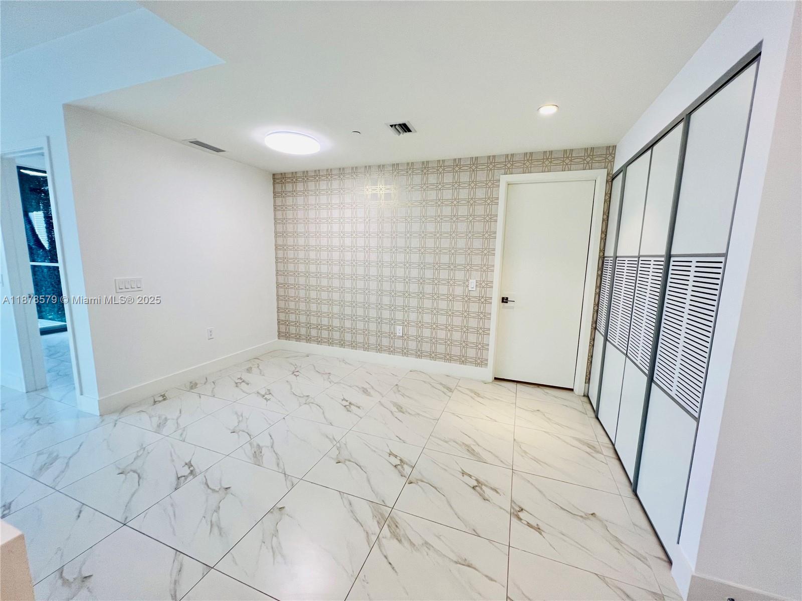 METROPICA NORTH TOWER ONE - Residential