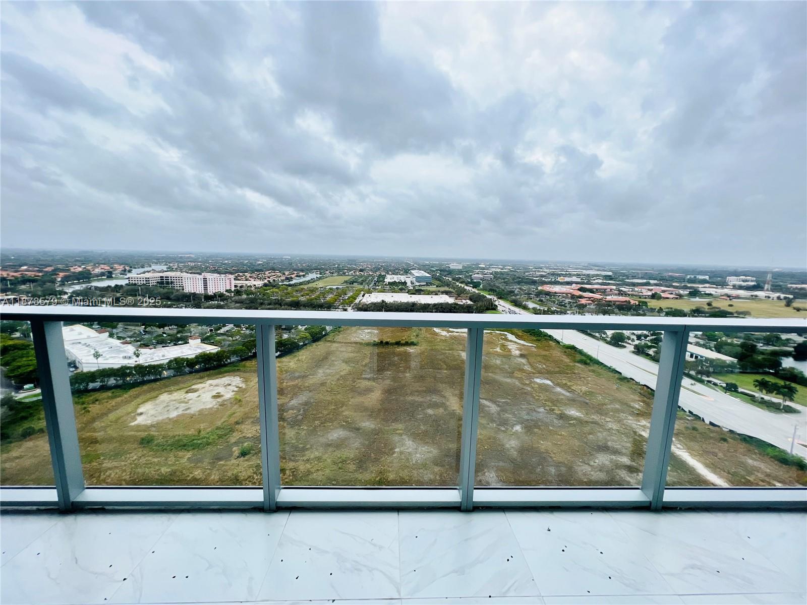 METROPICA NORTH TOWER ONE - Residential