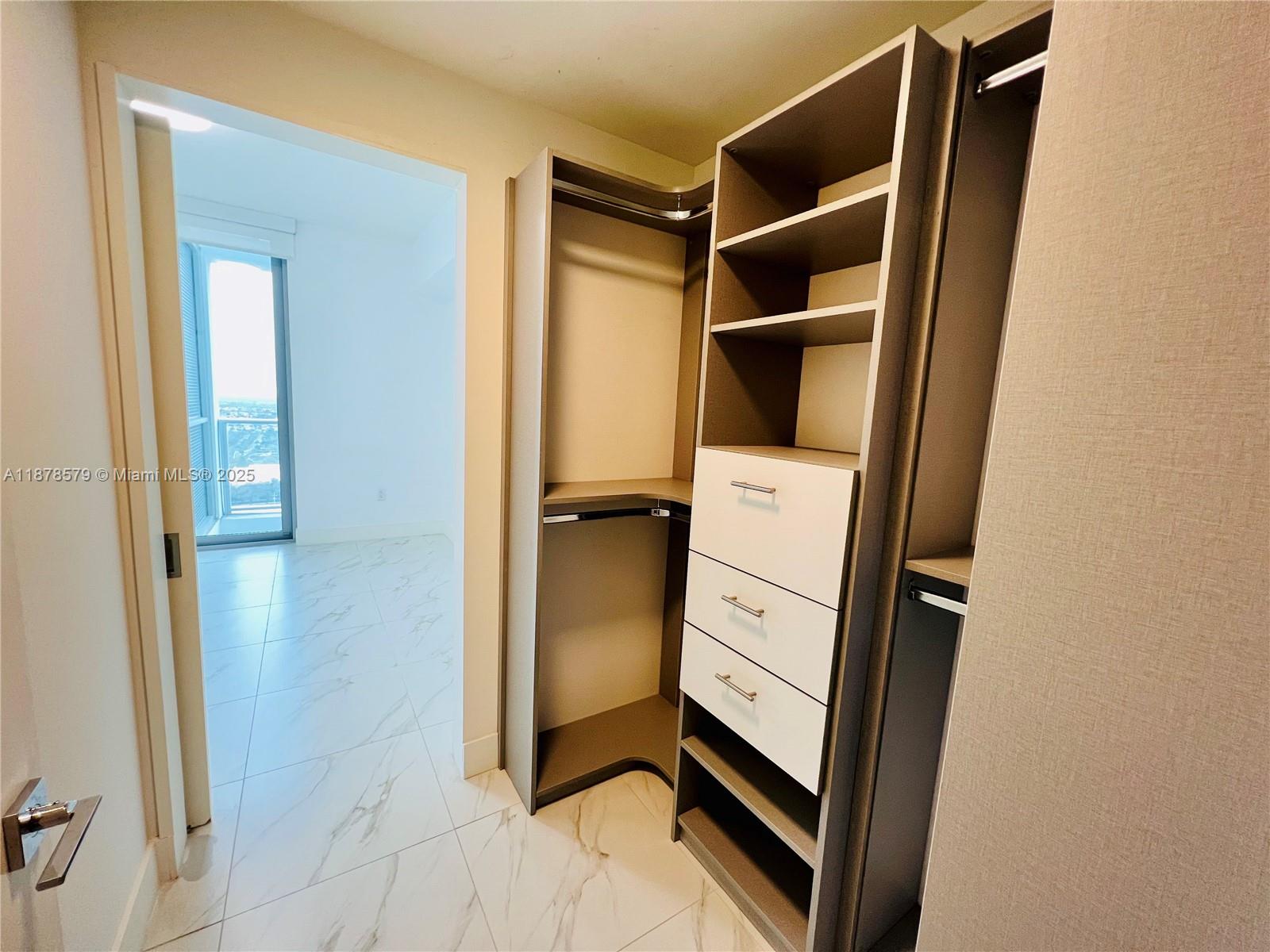 METROPICA NORTH TOWER ONE - Residential