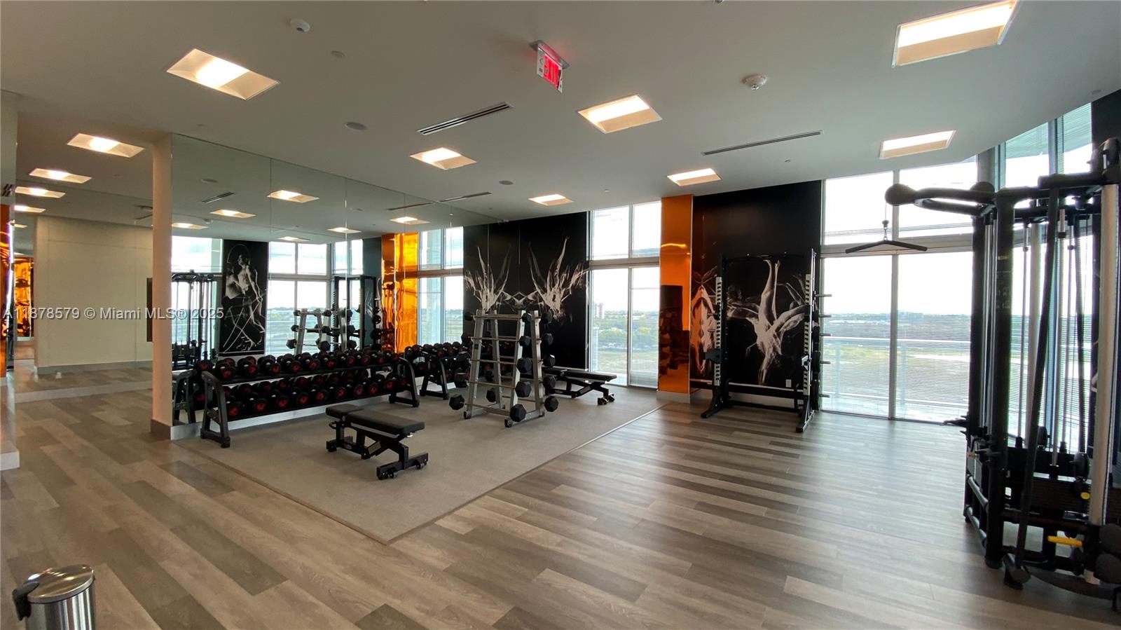 METROPICA NORTH TOWER ONE - Residential