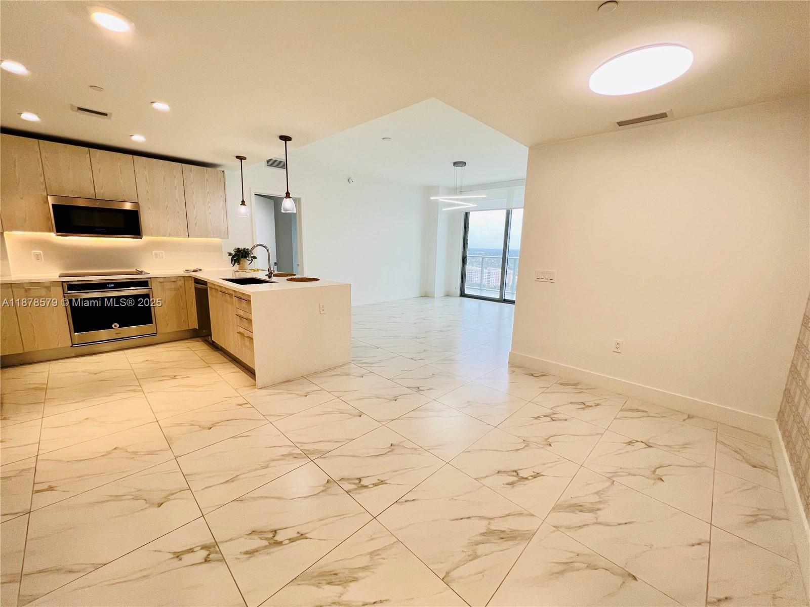 METROPICA NORTH TOWER ONE - Residential