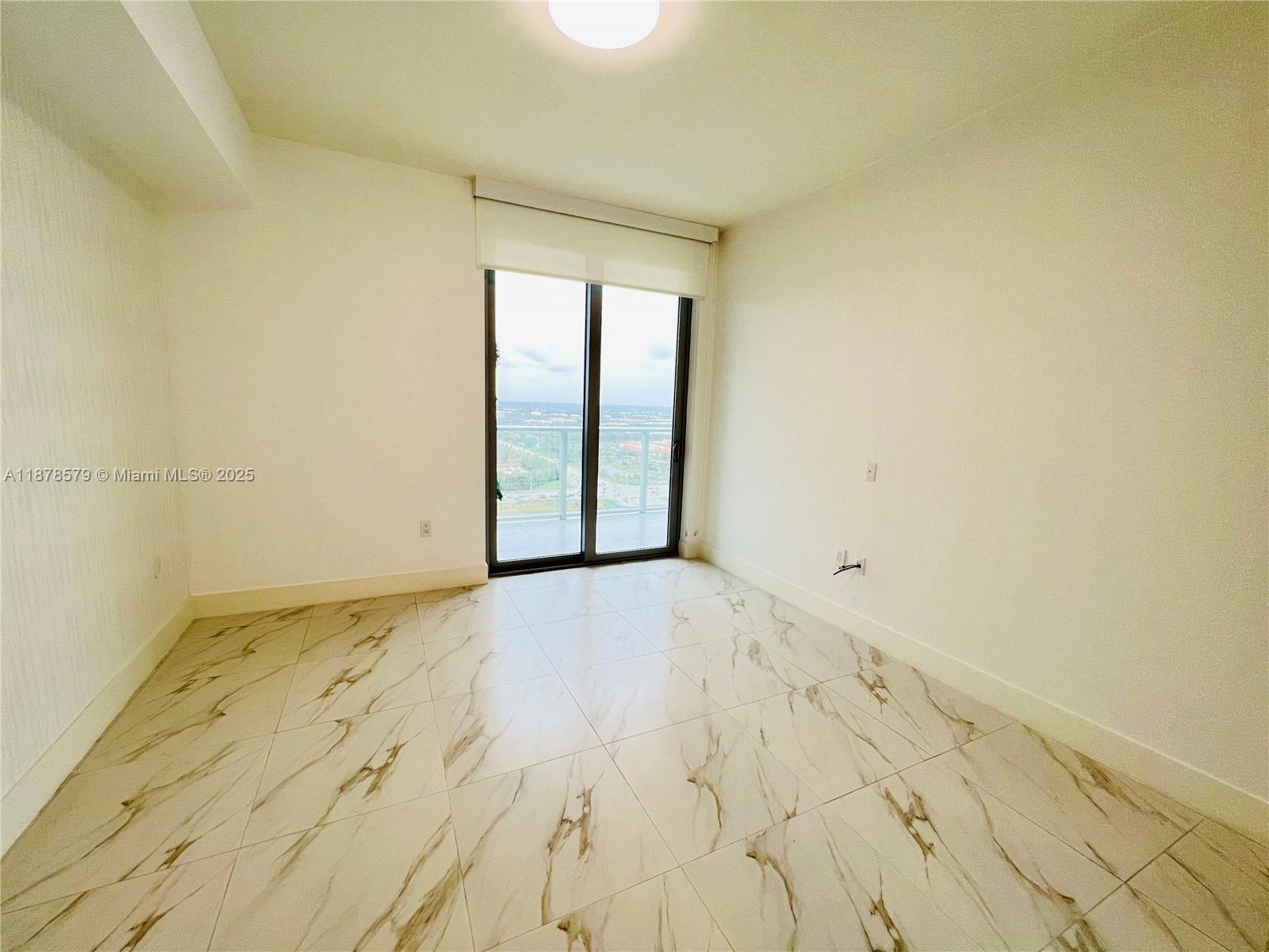 METROPICA NORTH TOWER ONE - Residential