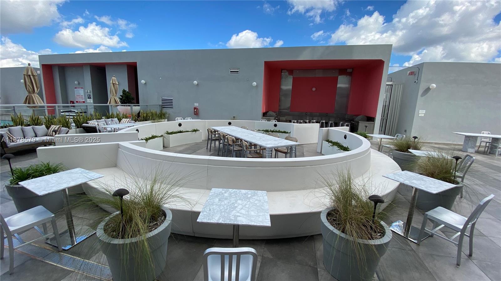 METROPICA NORTH TOWER ONE - Residential