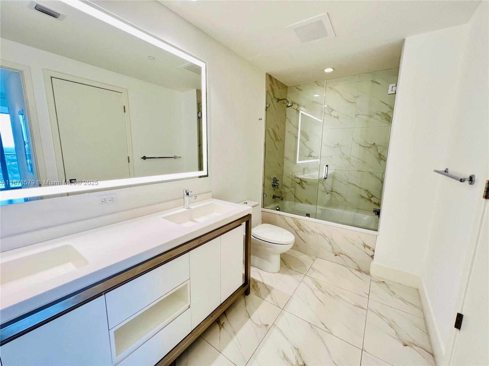 METROPICA NORTH TOWER ONE - Residential