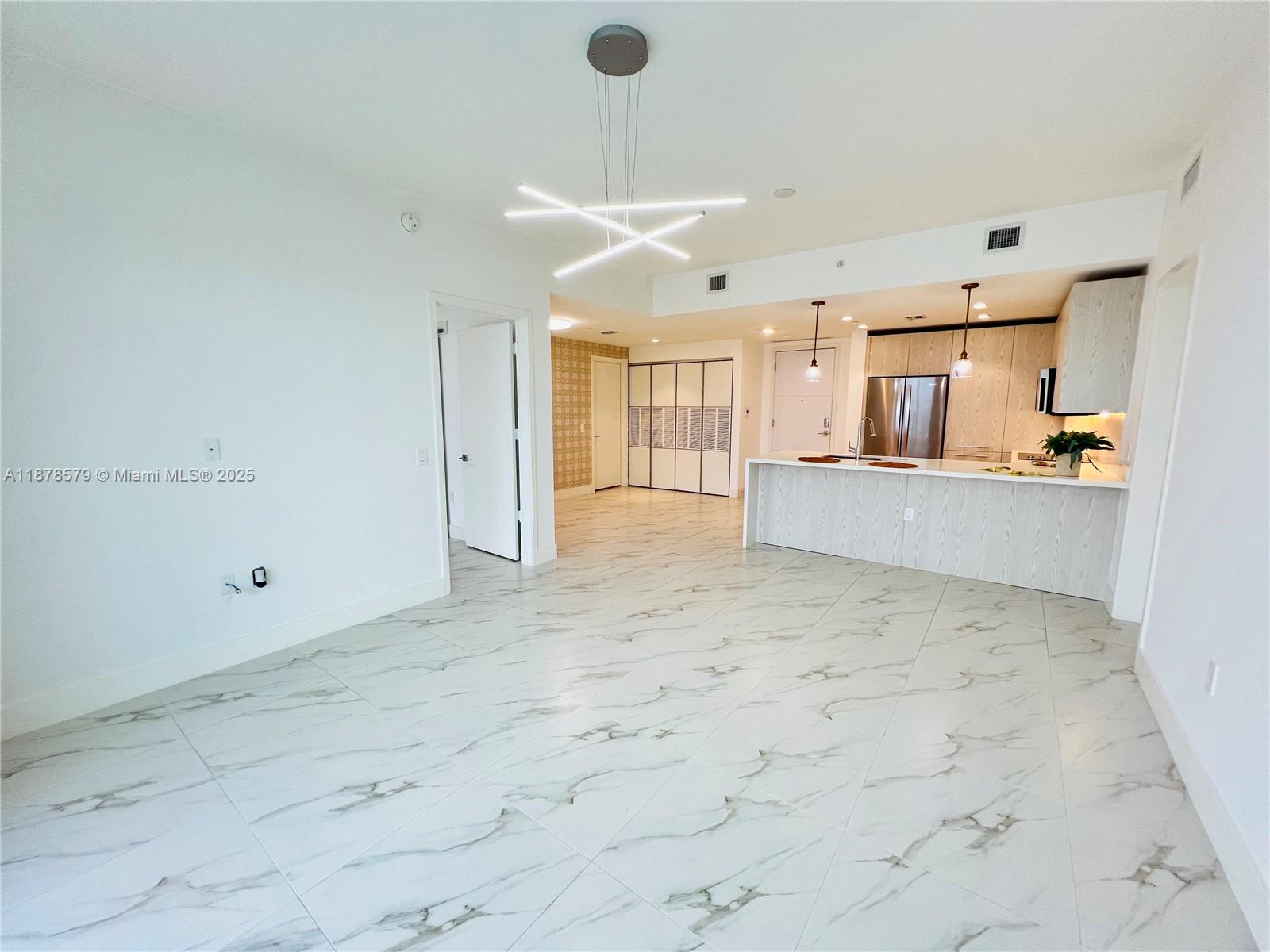 METROPICA NORTH TOWER ONE - Residential