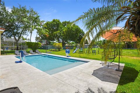 2905 Fairways Dr Homestead FL 33035