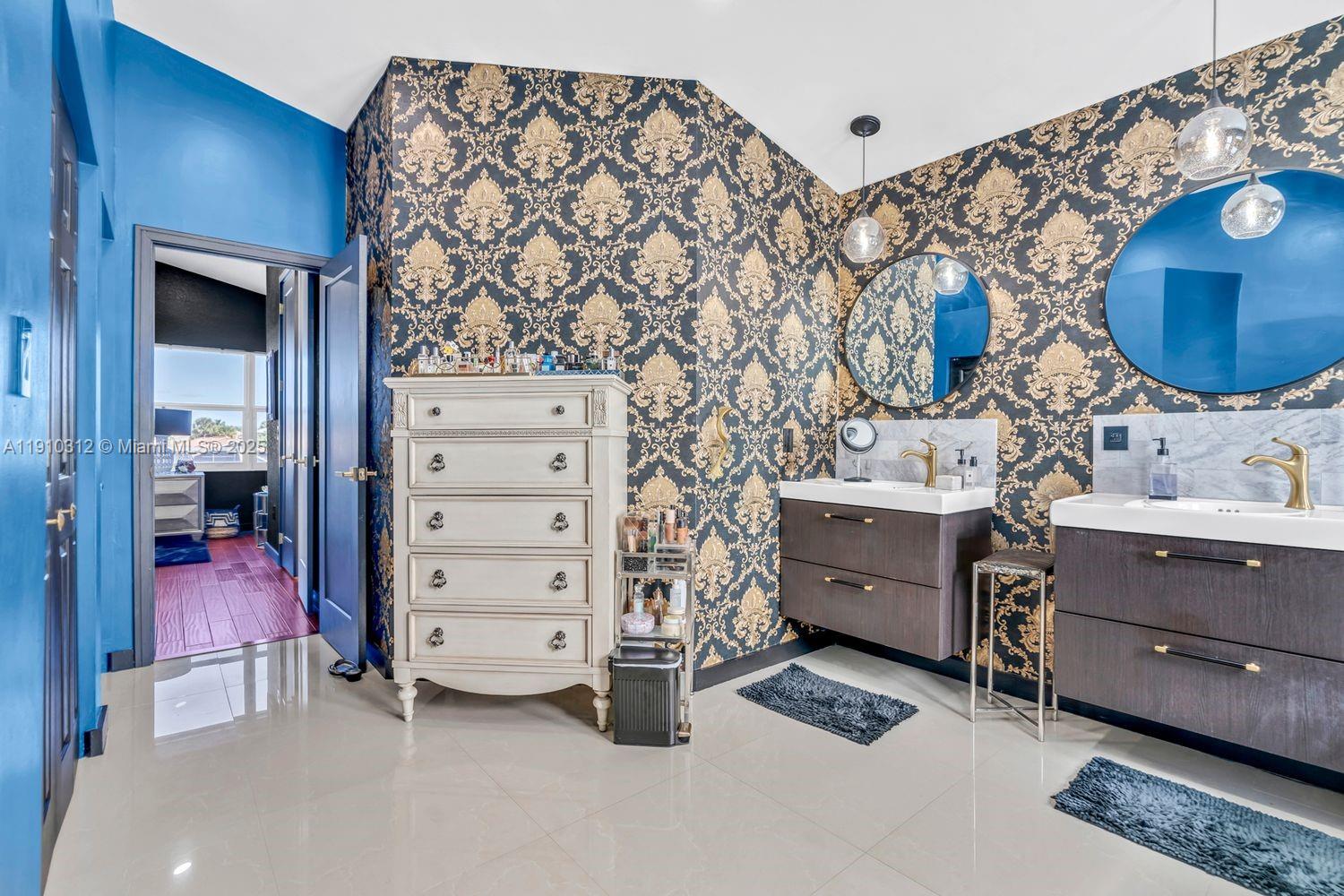 TOWNGATE - Residential