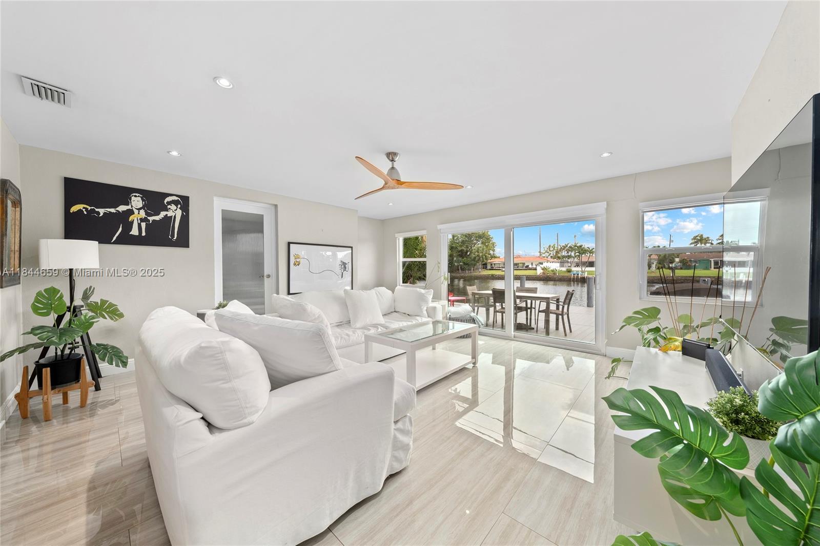 JENADA VILLAS - Residential