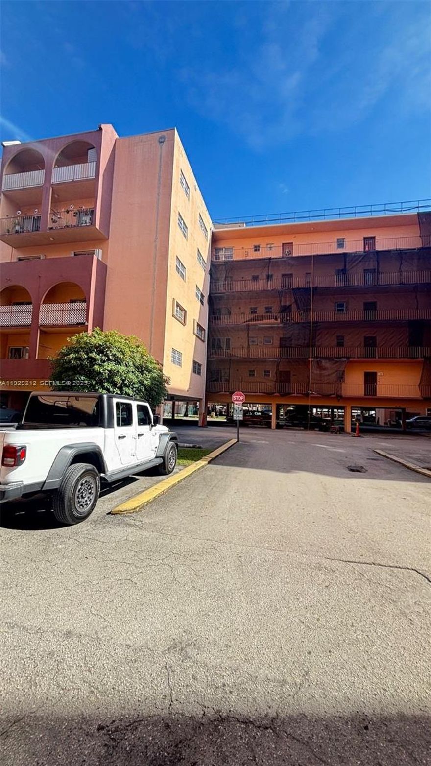 READY TO MOVE IN APARTMENT 2/2 IN A GREAT LOCATION, CLOSE TO HIALEAH HOSPITAL, METRORAIL AND MORE, ALL TILED, NICE KITCHEN, ONLY TWO MONTHS REQUIRED. EASY TO SHOW, CALL CO AGENT FOR SHOWING