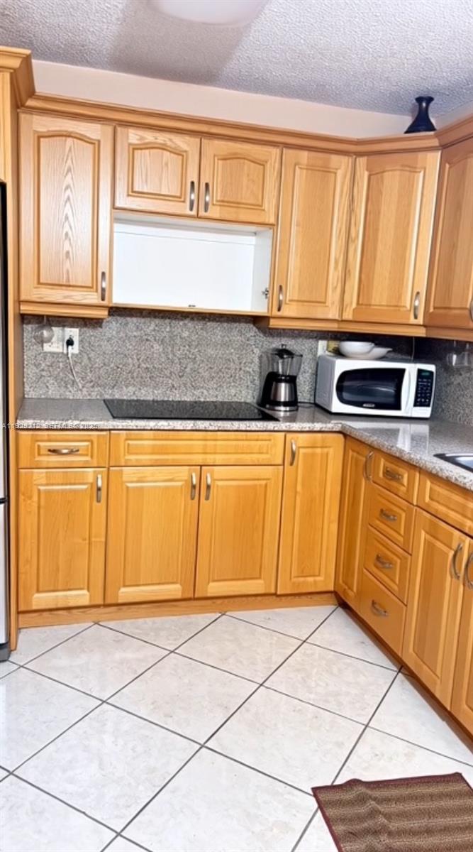 GOLDEN GATE CONDO PHASE I - Residential Lease