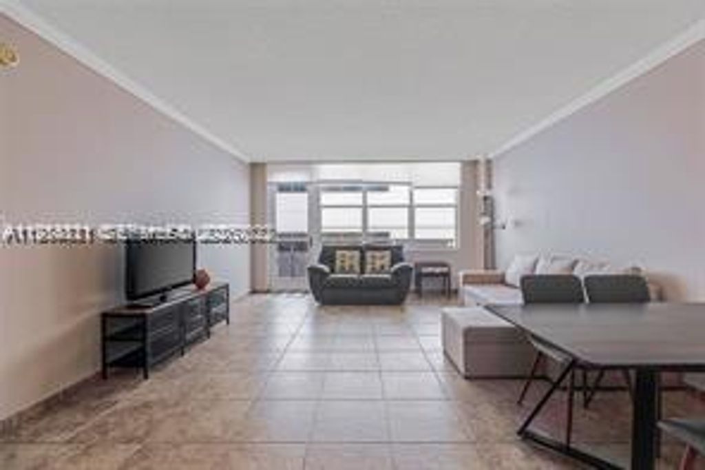 Photo of Hollywood, FL 33019 (MLS # A11984811)