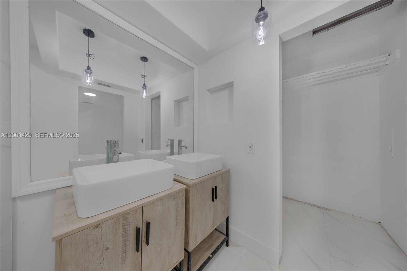 MIRROR LAKE ESTATES SEC S - Residential