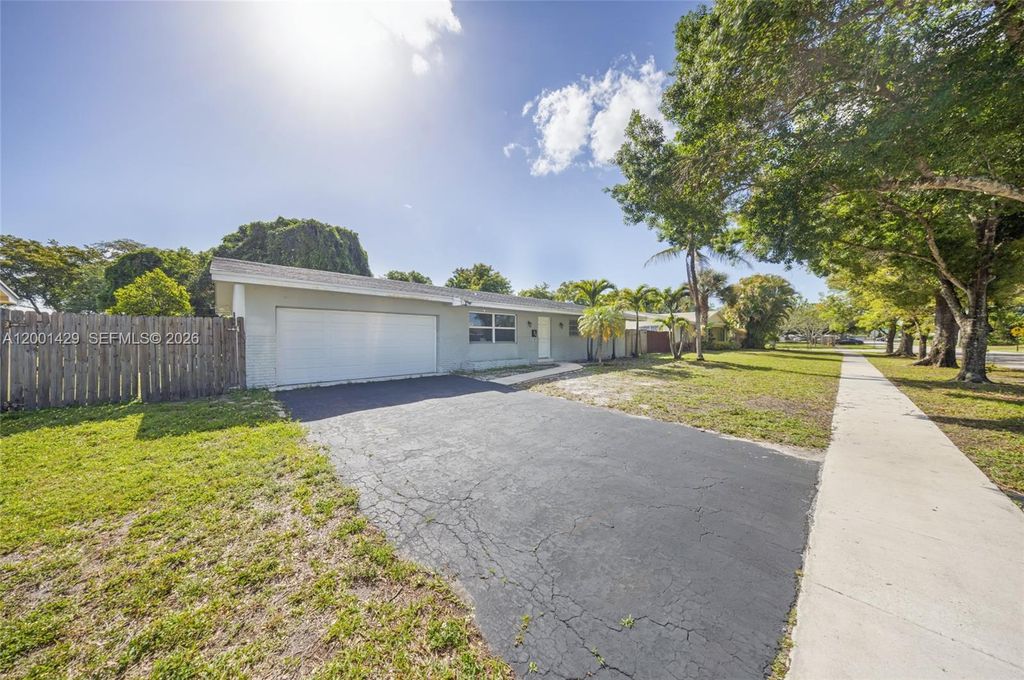 Photo of 1320 NW 72nd Ave, Plantation, FL 33313 (MLS # A12001429)