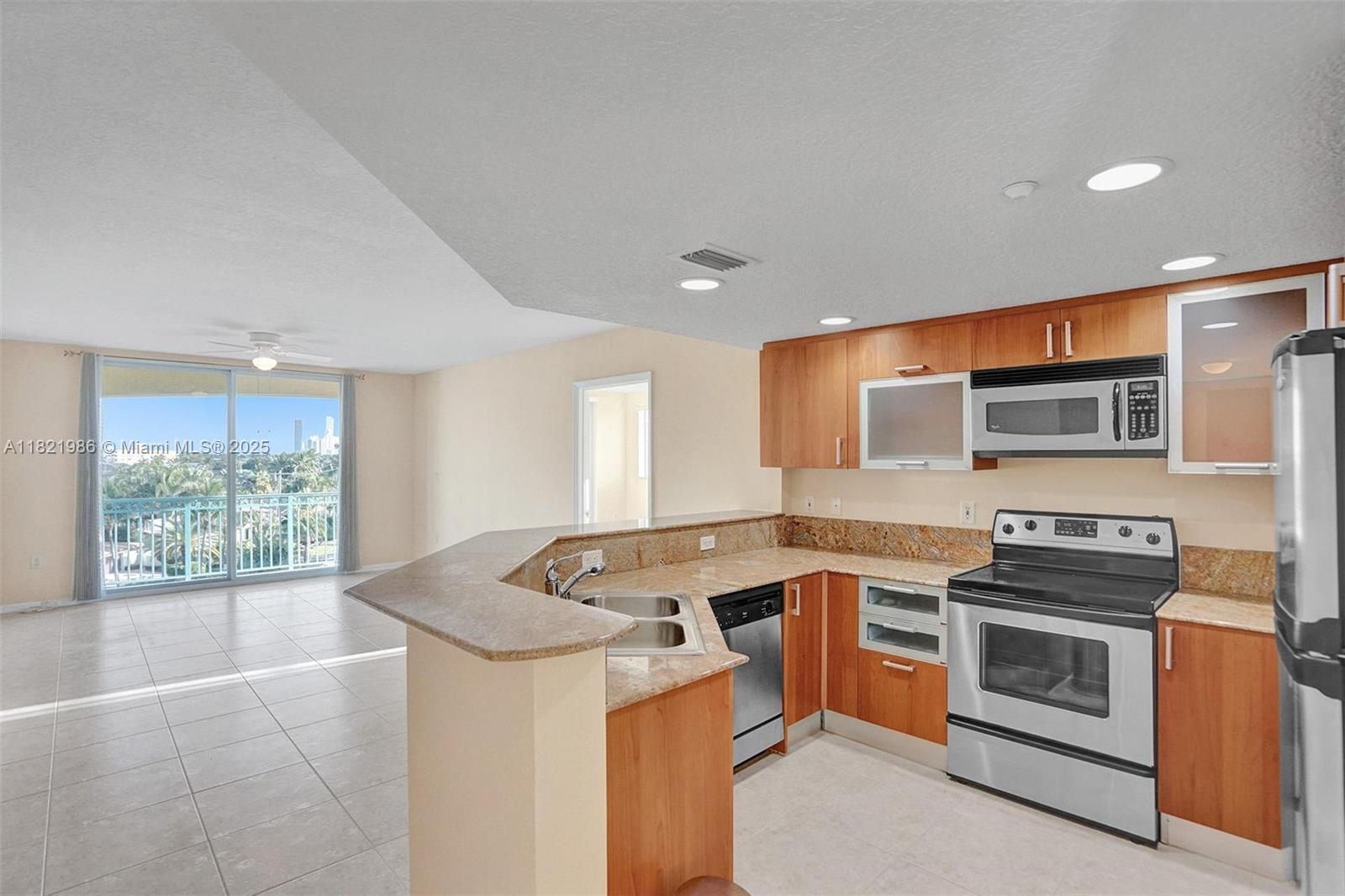 201 Golden Isles Dr 507