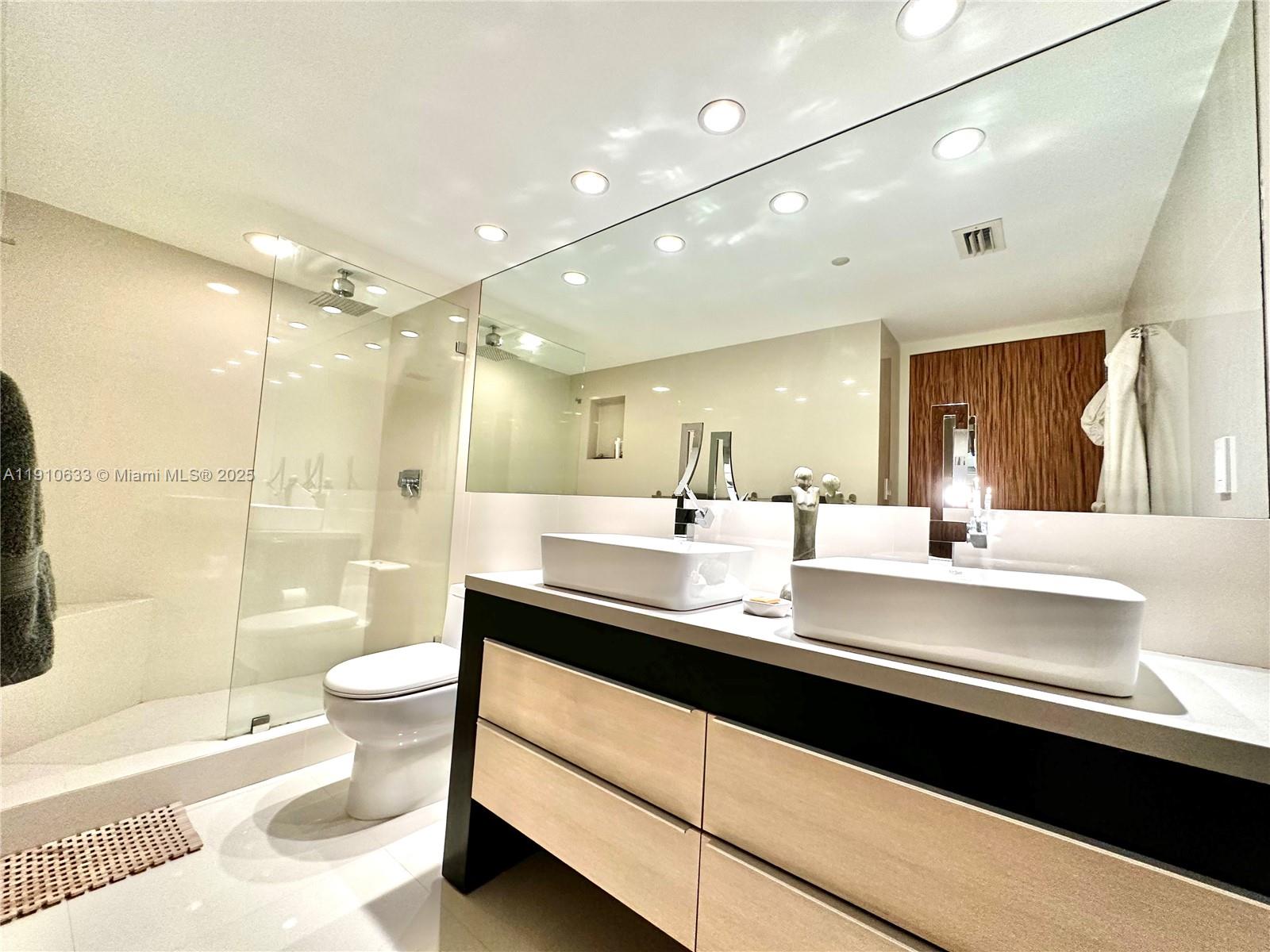 ST TROPEZ OCEAN CONDO - Residential Lease