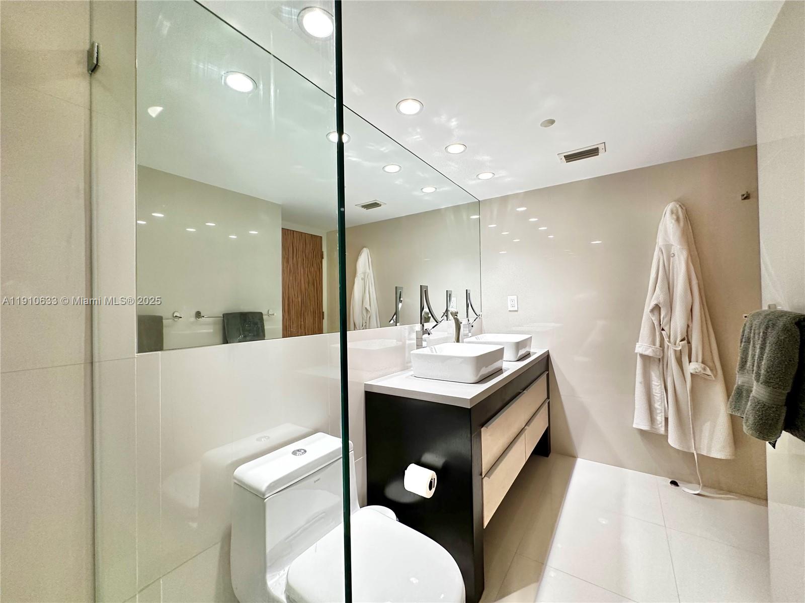 ST TROPEZ OCEAN CONDO - Residential Lease