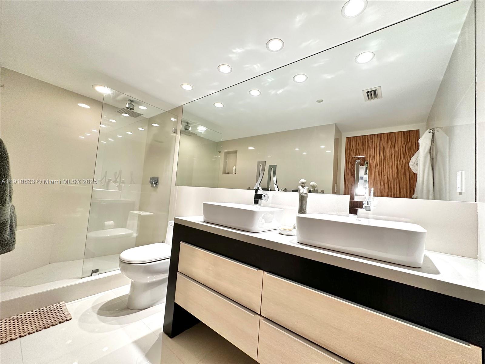 ST TROPEZ OCEAN CONDO - Residential Lease