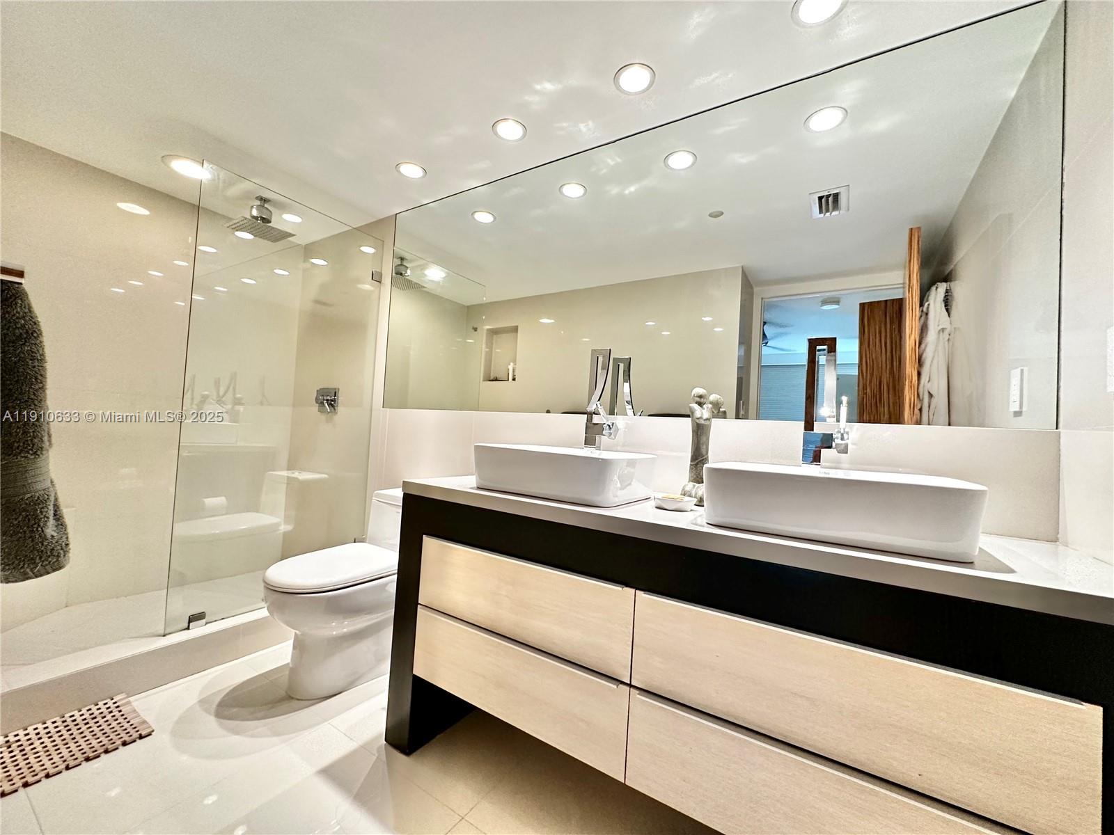 ST TROPEZ OCEAN CONDO - Residential Lease