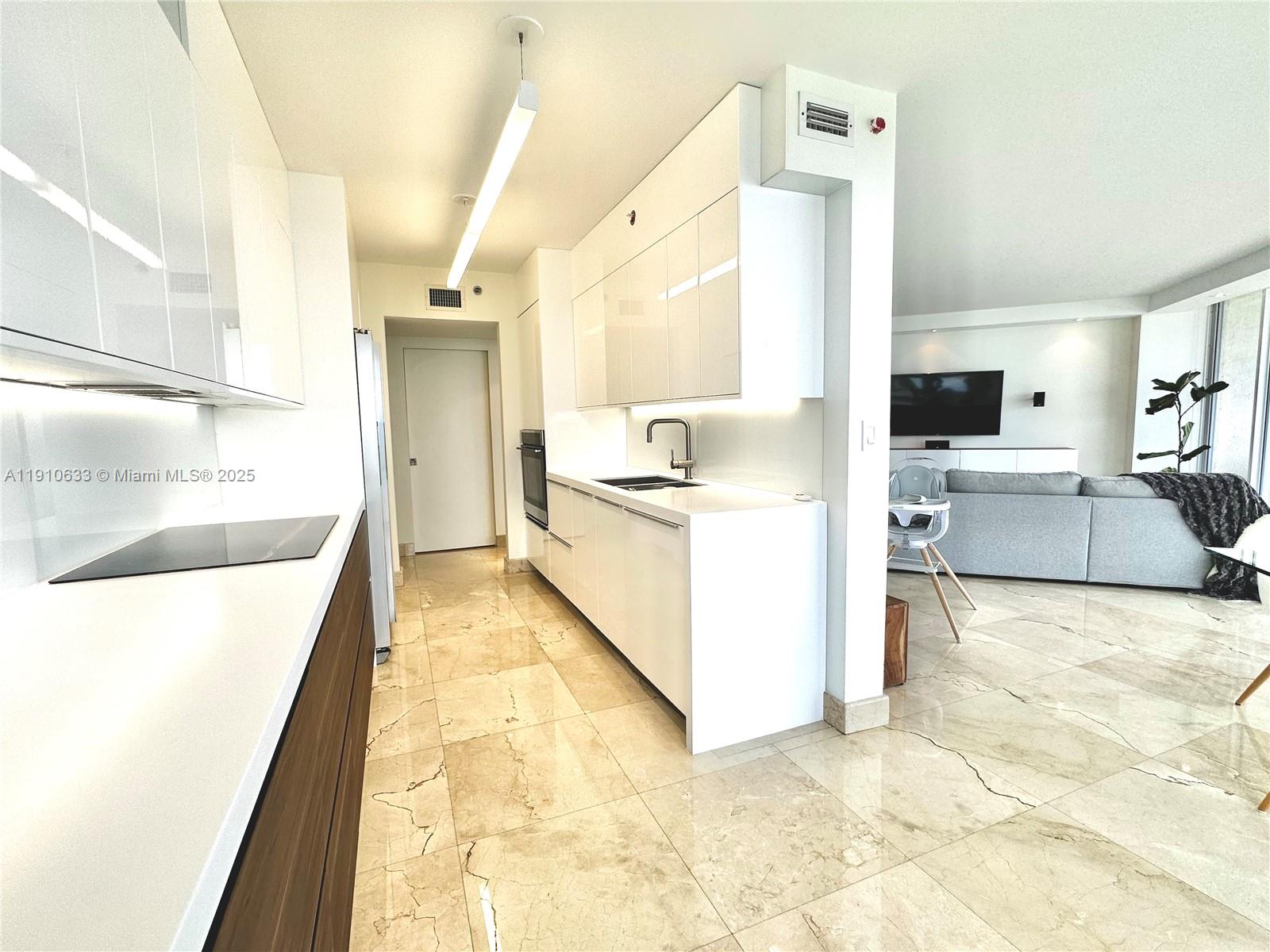 ST TROPEZ OCEAN CONDO - Residential Lease