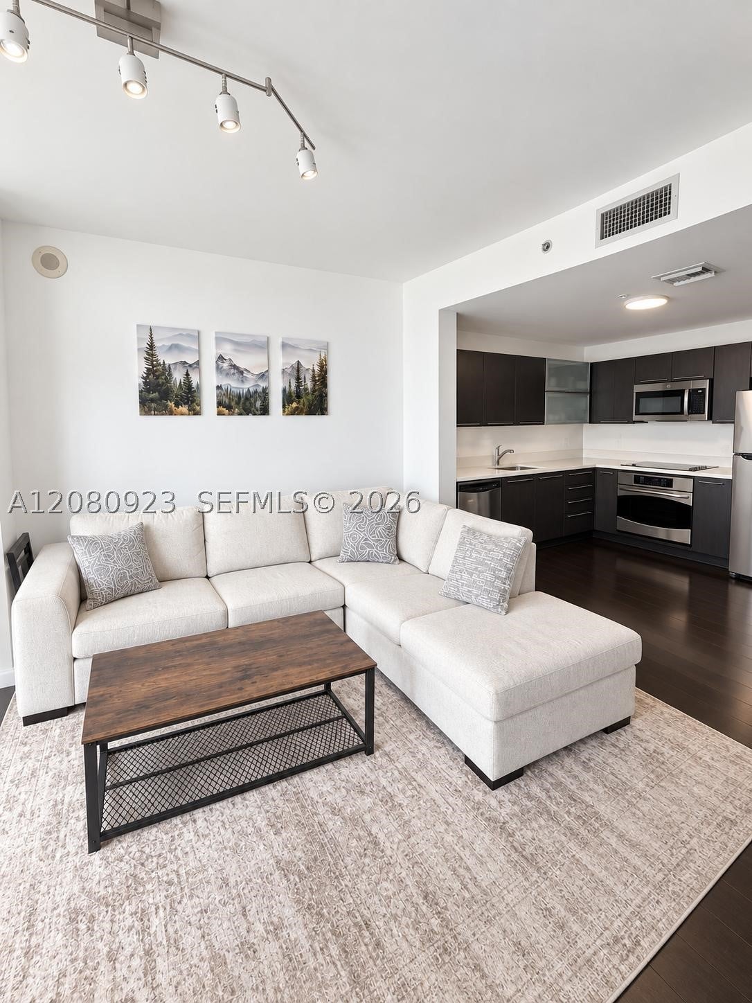 90 SW 3rd St 2210