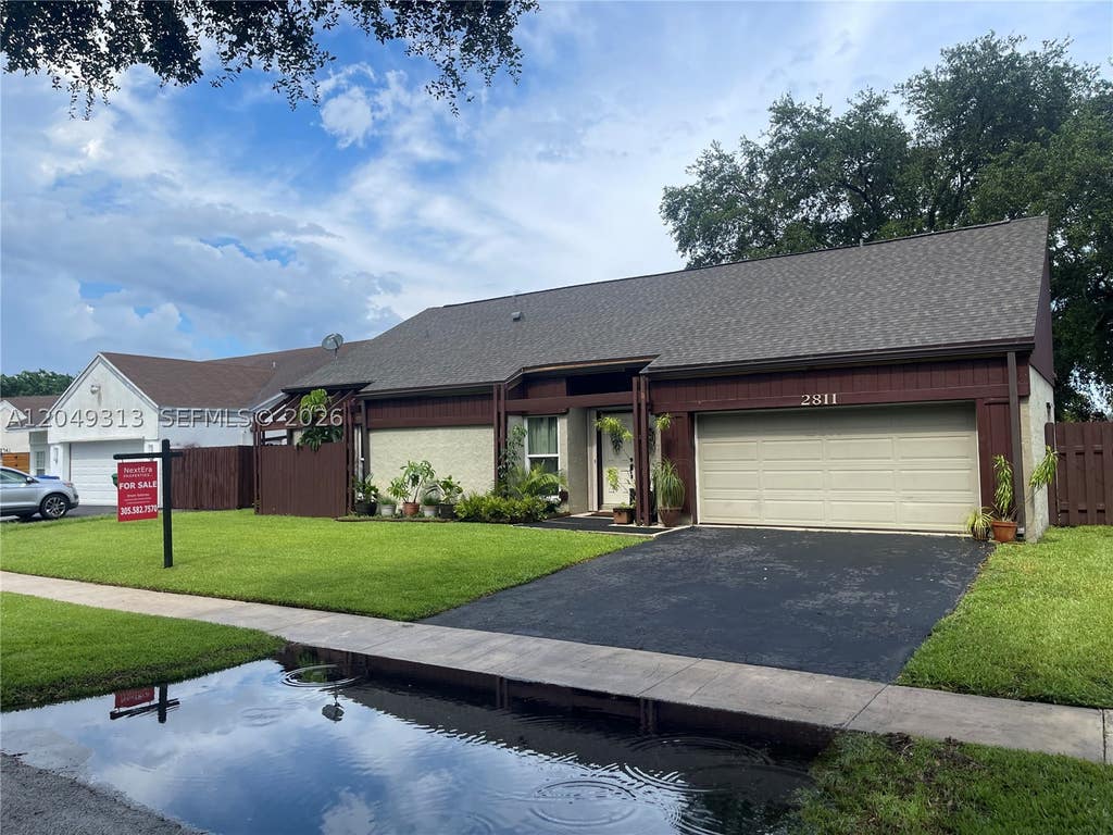 Photo of 2811 Devonwood Ave, Miramar, FL 33025 (MLS # A12049313)
