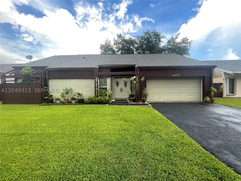 Photo of 2811 Devonwood Ave, Miramar, FL 33025 (MLS # A12049313)