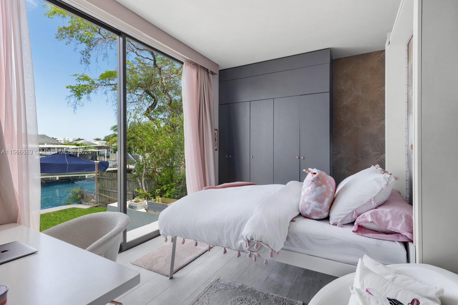 BISCAYNE POINT - Residential