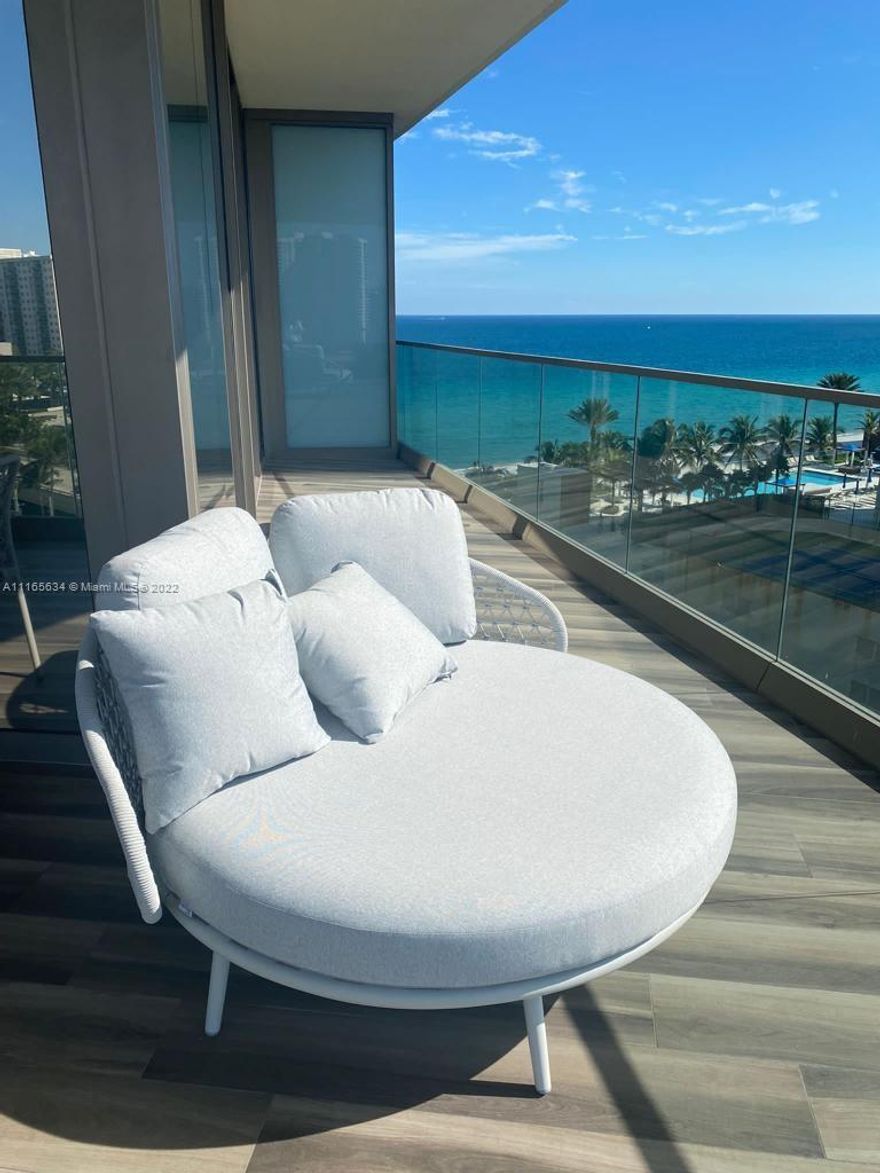 Luxury apartment with amazing amenities in Sunny Isles beach. Beach club, restaurants, pool, gym, spa. Available from December 15, 2022