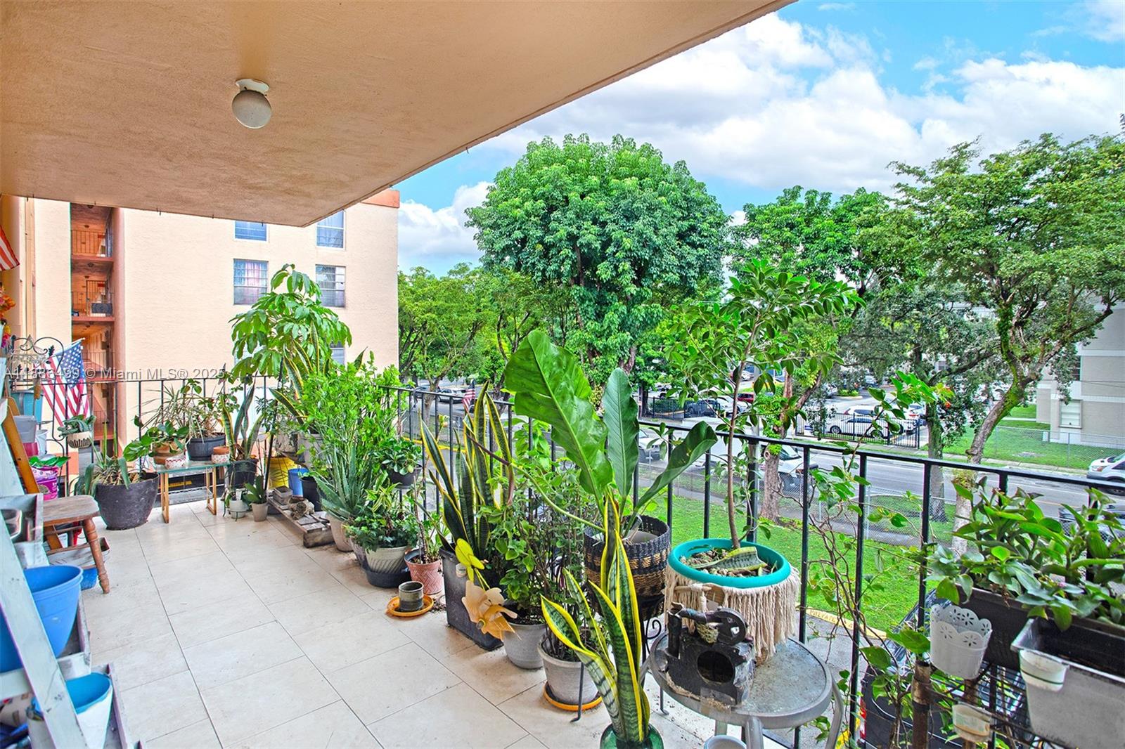 PALM-EAST GARDENS CONDO - Residential