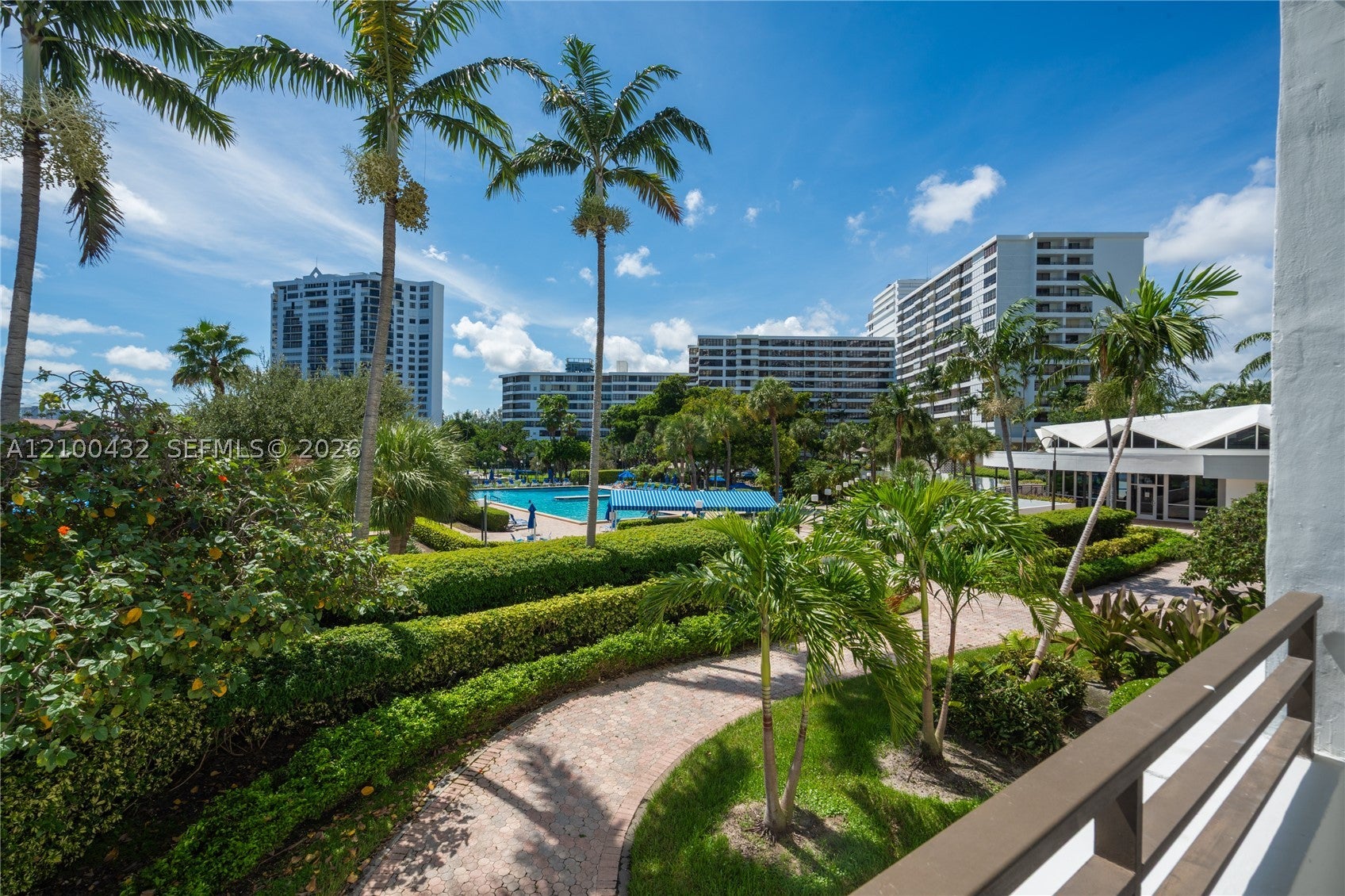 2500 PARKVIEW DR 301