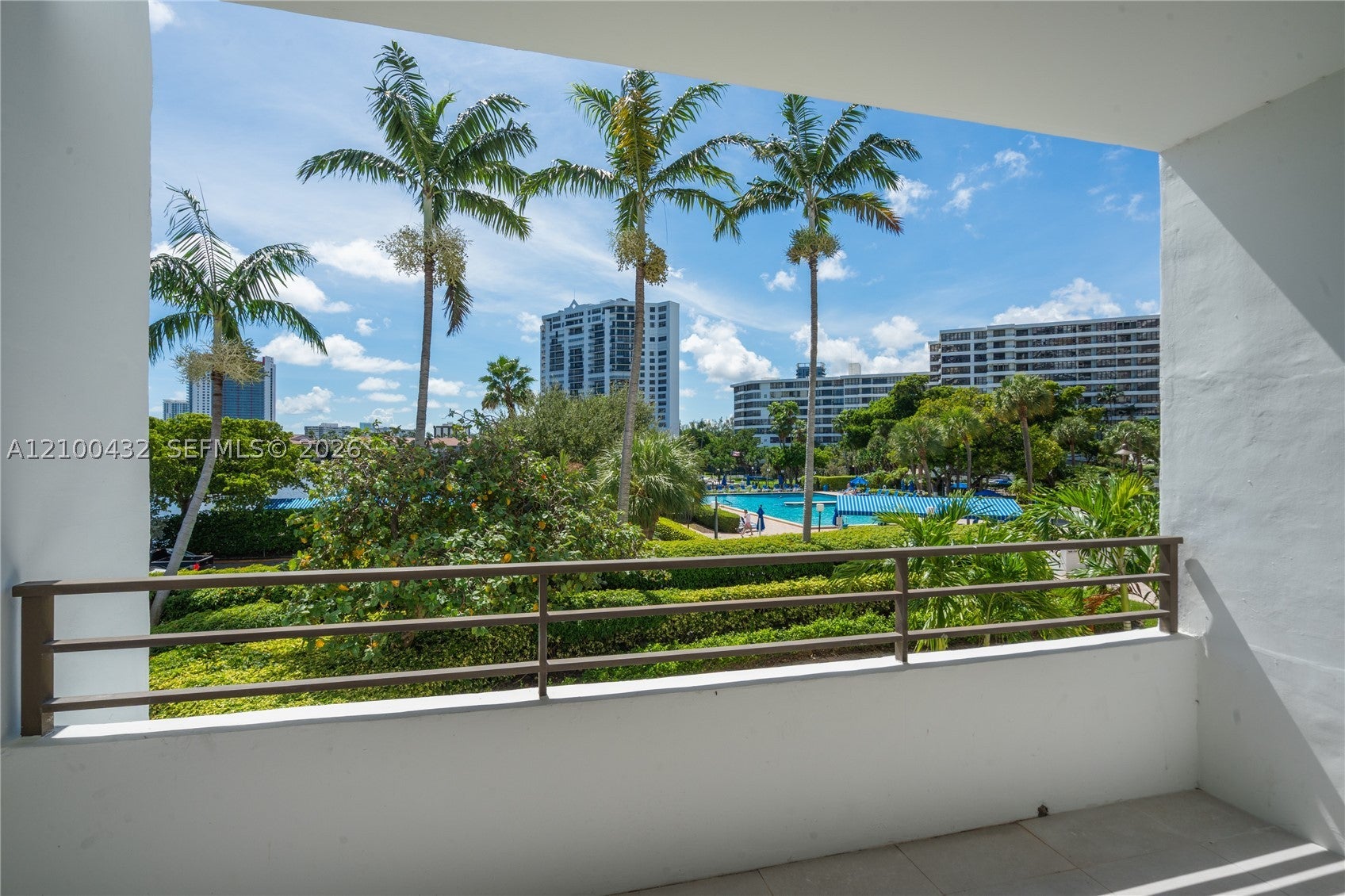2500 PARKVIEW DR 301