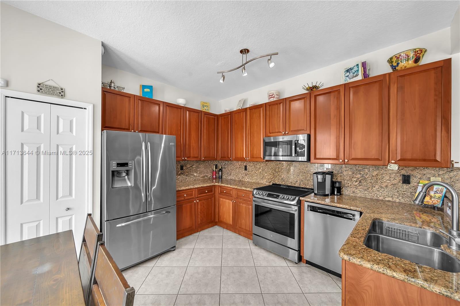 RENAISSANCE ESTATES - Residential