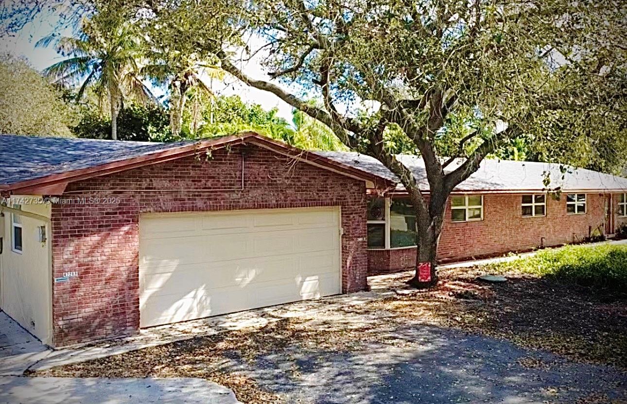 4728 SW 66th Ter