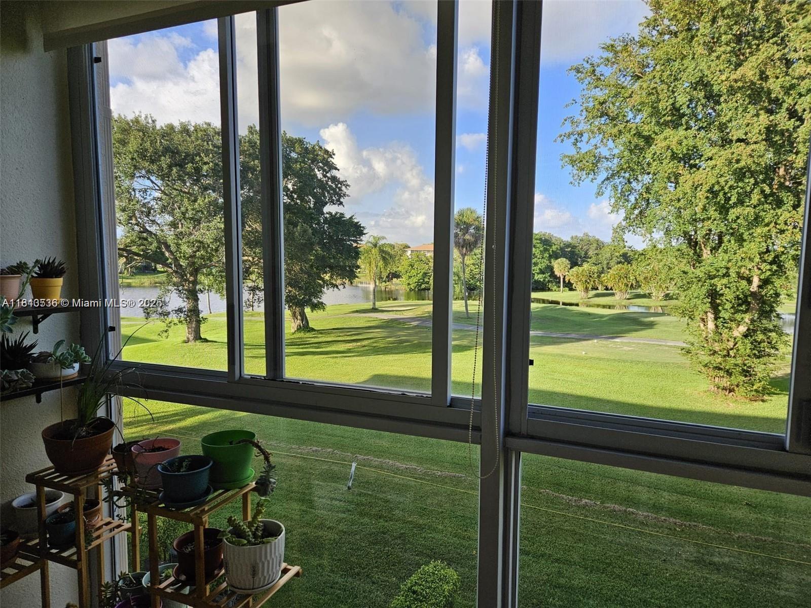 The perfect environment in a unique and safe , with impact windows and excellent conditions, this apartment sums up what you are looking for!