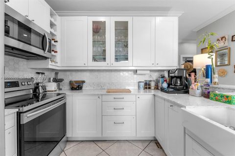 Tiny photo for 945 SW 154th Ct, Miami, FL 33194 (MLS # A12005900)