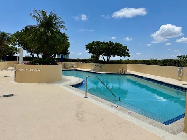 THE METROPOLITAN CONDO - Residential