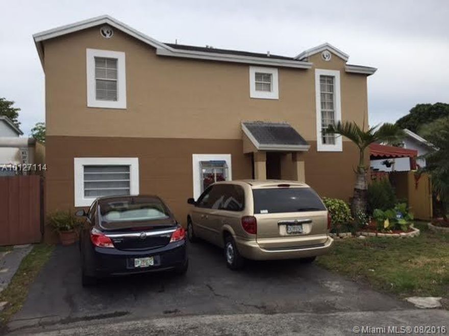 SINGLE FAMILY HOME FOR SALE. GARAGE LEGALLY CONVERTED USED AS A 3/2.5  CAN BE A 4TH BEDROOM WITH THE GARAGE ROOM USED AS AN ENTERTAINMENT / UTILITY ROOM NOW. REGULAR SALE.