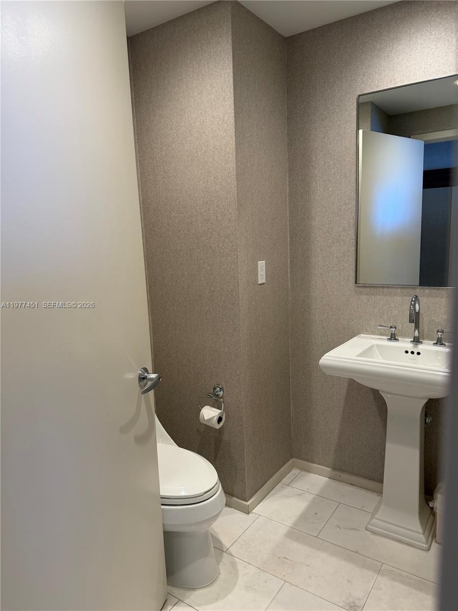 551 FLB CONDOMINIUM RESID - Residential