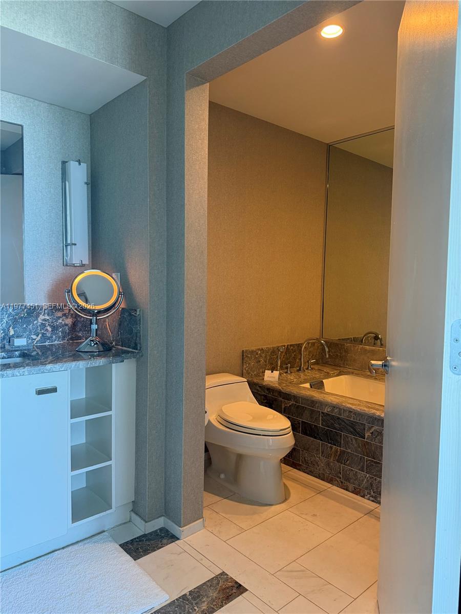 551 FLB CONDOMINIUM RESID - Residential