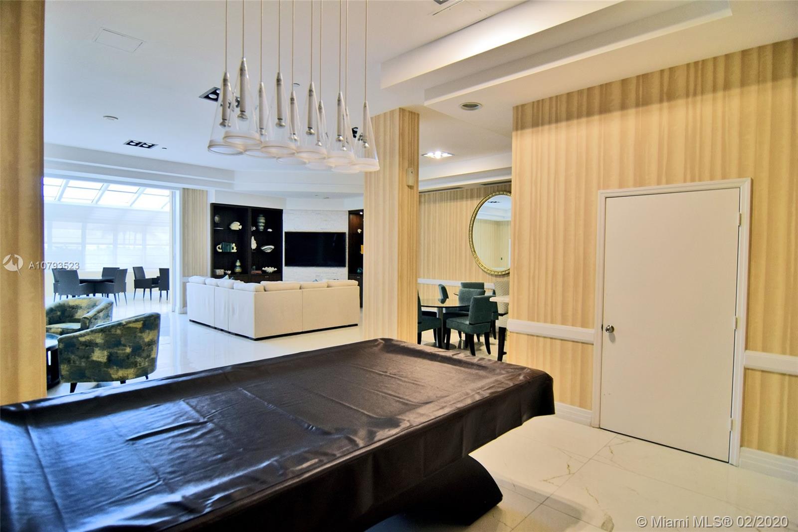 THE COLLINS CONDO - Residential