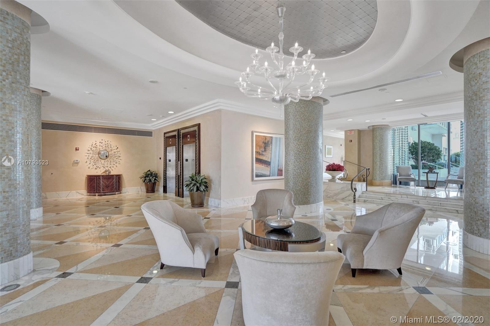 THE COLLINS CONDO - Residential